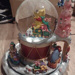 Disney Winnie the Pooh Toyland moving Snow globe with lights